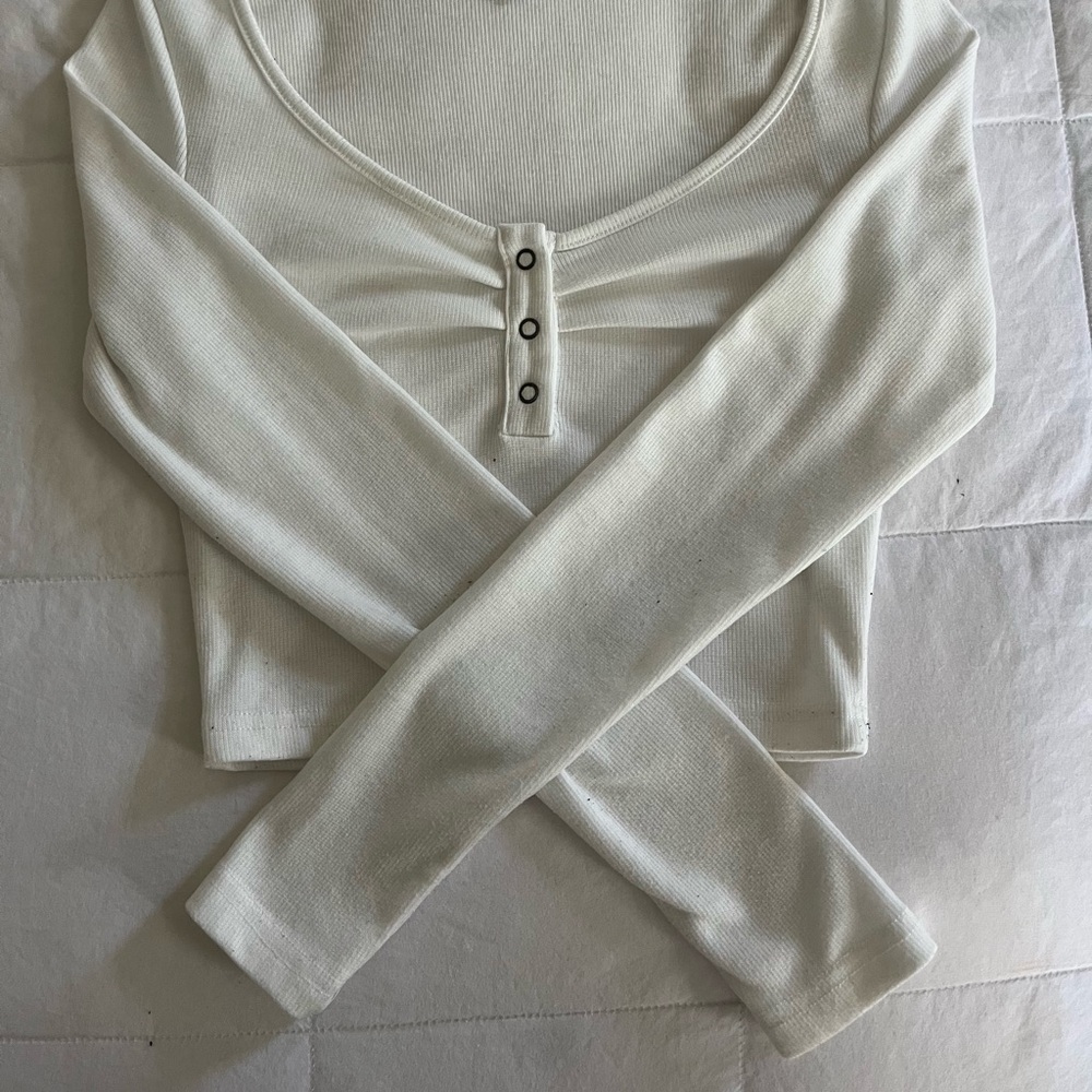 Scrunched buttoned long sleeve